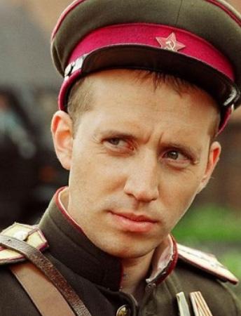 344x450_0x8IieJfQ7_1180385595522686146