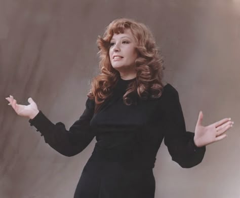 Алла Пугачова В Молодості: Путь к Звёздной Карьере и Первые Шаги