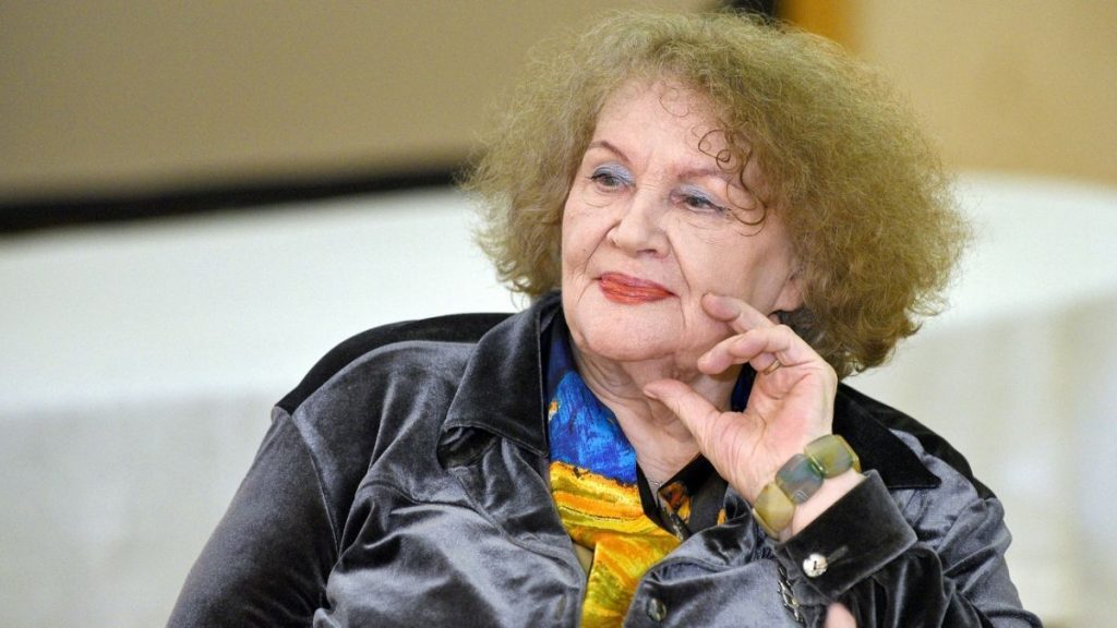 Ліна Костенко Біографія: Життя, Творчість та Вплив