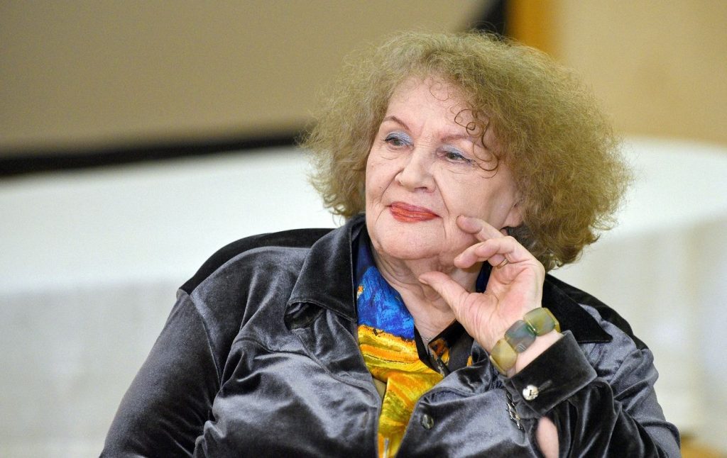 Ліна Костенко В Молодості: Ранні Роки, Особисте Життя і Початок Творчої Дороги
