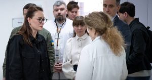 Додаткове фінансування зарплат медиків у прифронтових лікарнях продовжили до кінця 2026 року