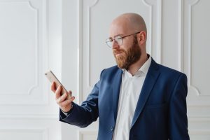 Пересадка волосся в Україні чи Туреччині: що варто врахувати перед прийняттям рішення